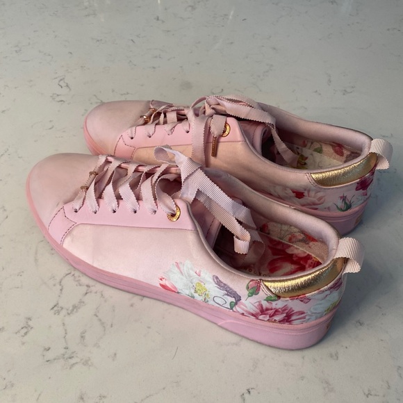 EUC Ted Baker Pink Florak Sneakers US 9 / EU 39 - Picture 1 of 6